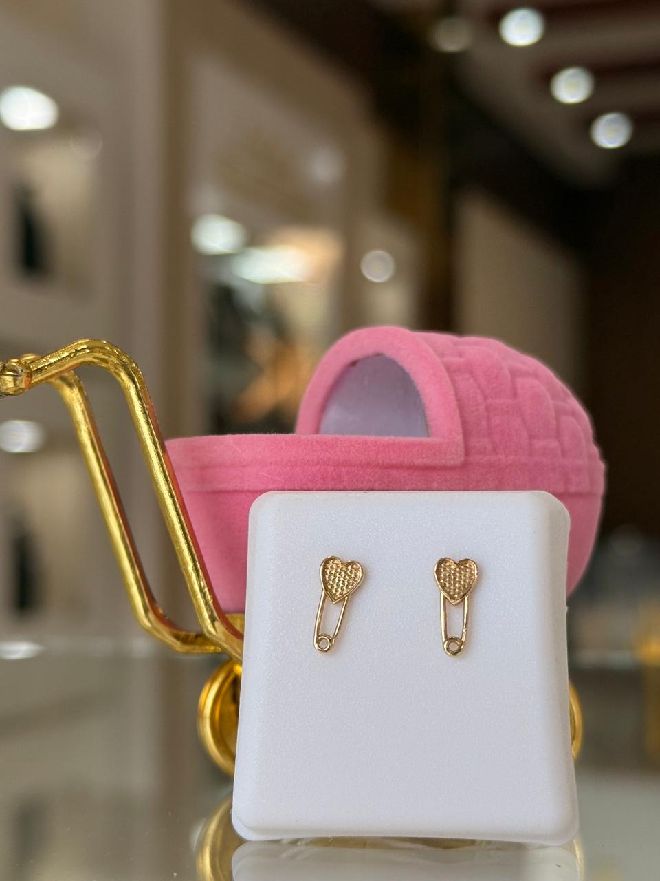 ARETES DE ALFILER CORAZON 14K 0.9